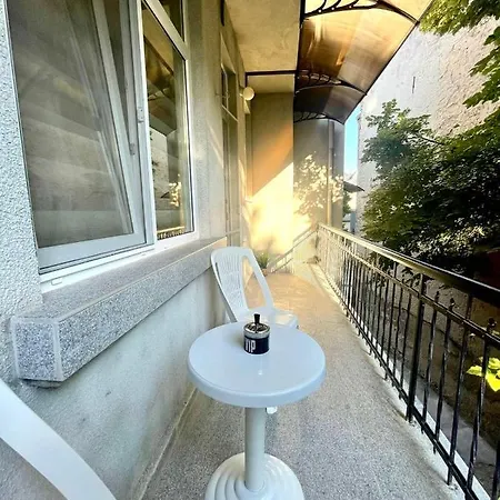 Апартаменти Home